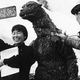Illustration for article titled Behind-the-scenes Godzilla photos were charming, absolutely ridiculous